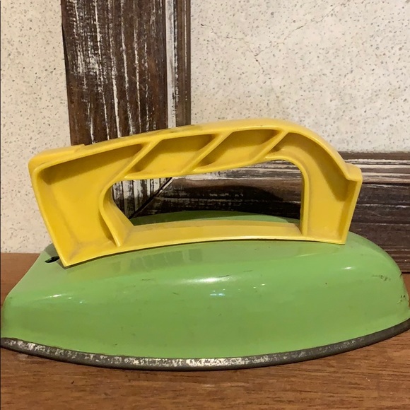 Vintage Child’s Toy Metal Wolverine Play Iron - Picture 5 of 5